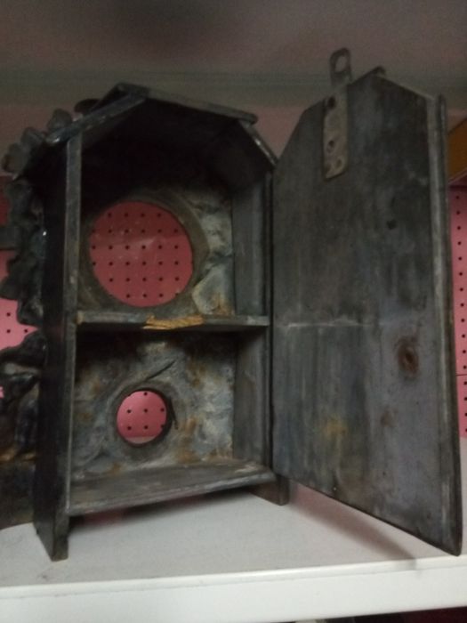 Fantástica antiga caixa de relógio com frente em metal pintado-anjos