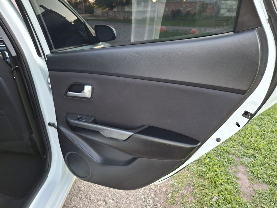 Kia Rio 2012 1.6 automatic