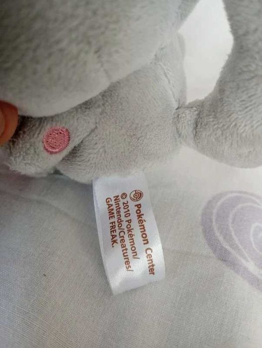 Pokémon peluche minccino da marca Pokémon center