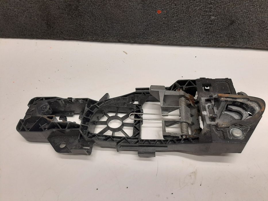 Кріплення ручки передня ліва Vw Passat B6 3c0837885h