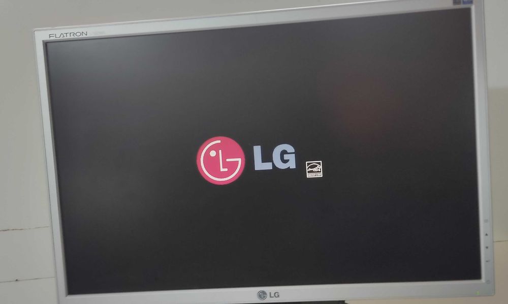 Monitor LCD da Marca LG de 19 Polegadas
