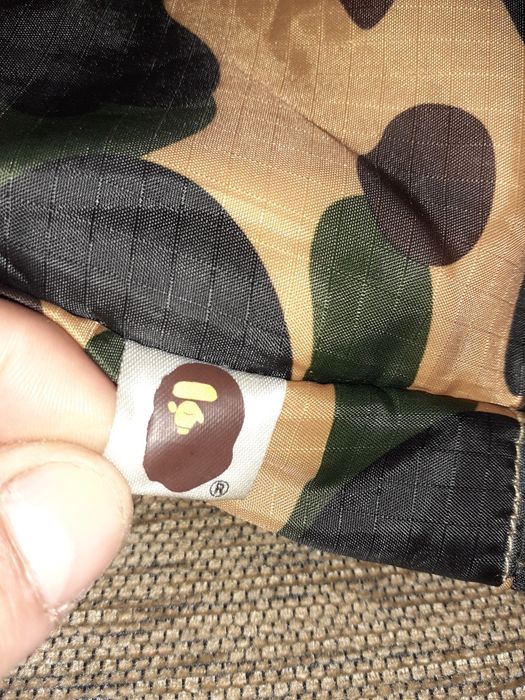 Mala BAPE - Acessório HYPEBEAST