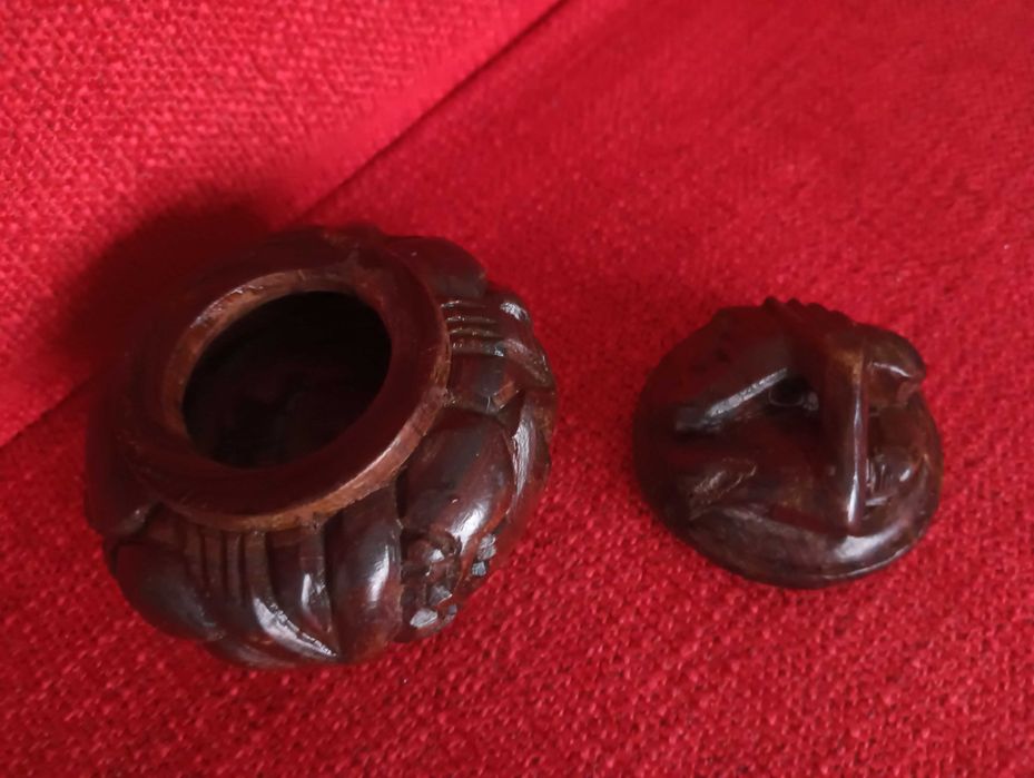 Caixa madeira africana sólida com relevos 6cm diâmetro