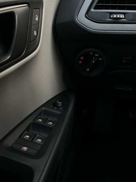 Seat Leon * Benzyna * Podgrzewane fotele * CarPlay * Bezwypadkowy *