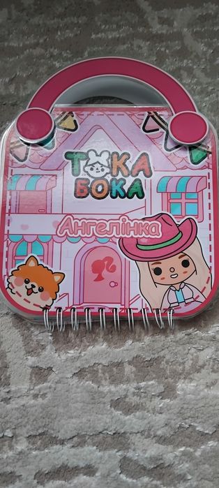 Тока бока на ліпучках.