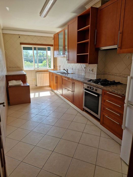 Apartamento T2 Duplex para Arrendamento em Eiras