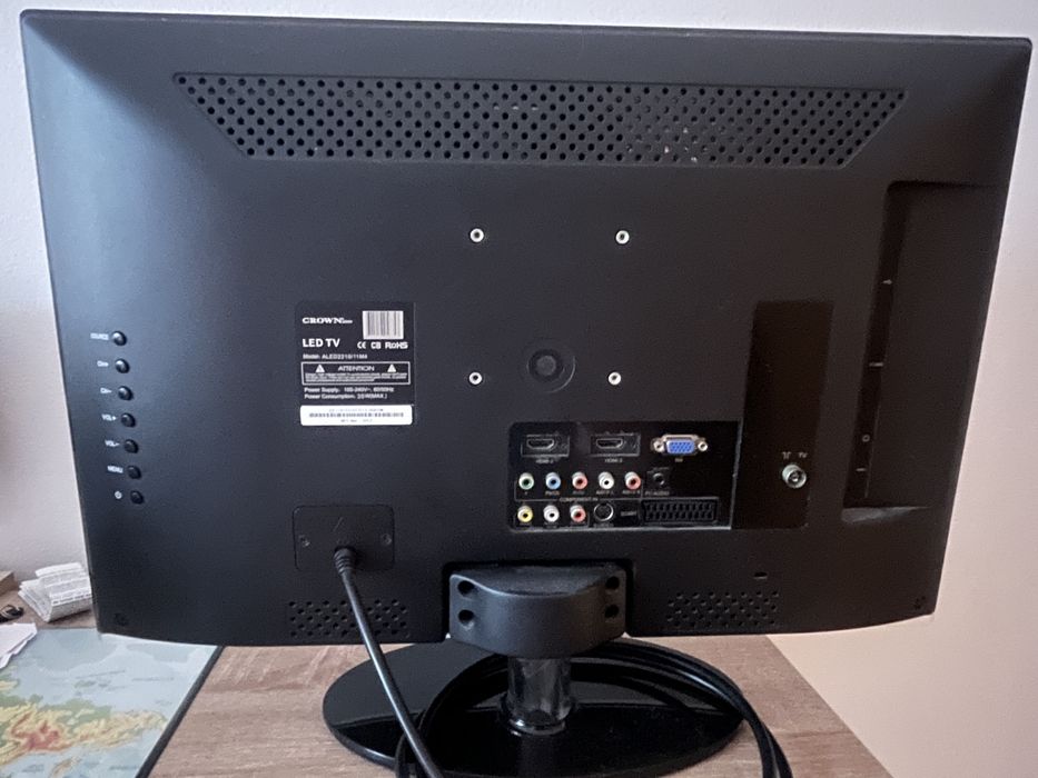 TV Cronw Japan 22’’ como nova
