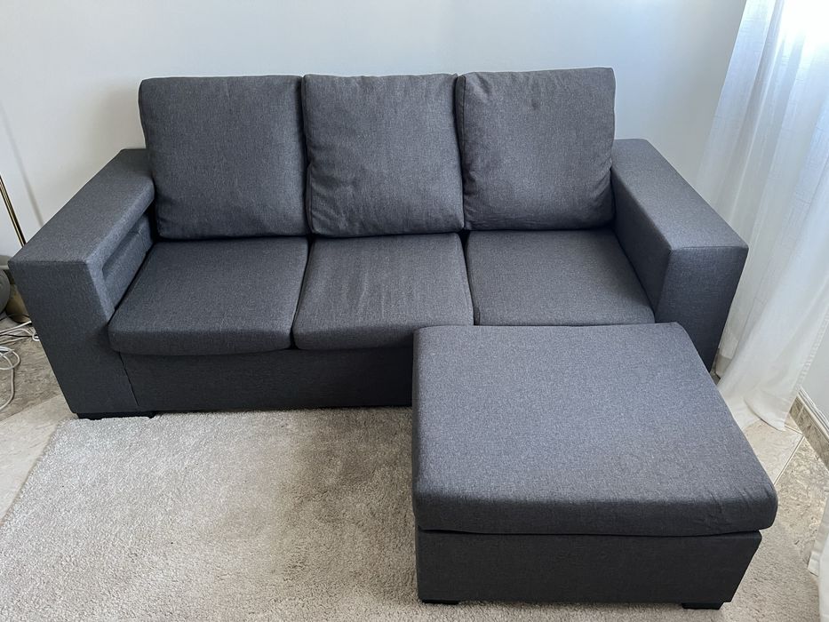 Sofá Cinza Com Dois Puffs