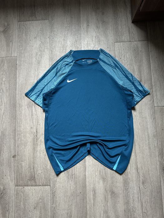 Футболка Nike Dri-Fit L