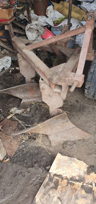 Продам плуг двох корпусний