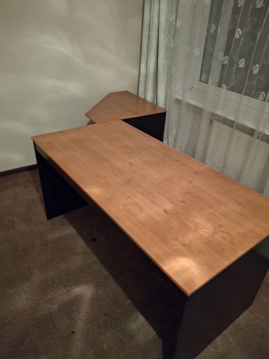 Duże biurko z dostawką