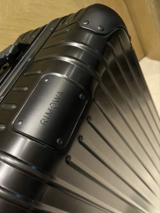 Walizka Kabinowa Rimowa Essential Cabin S - Black