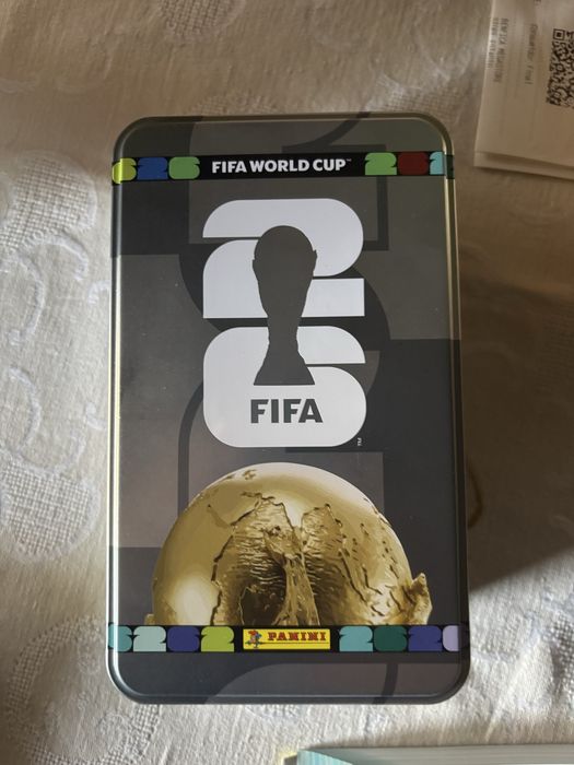 Caixa cromos oficial Panini