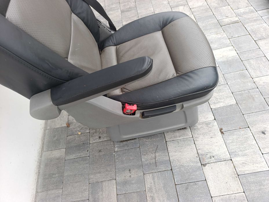 VW T5 T6 MULTIVAN fotel obrotowy DRUGI/TRZECI RZĄD skóra