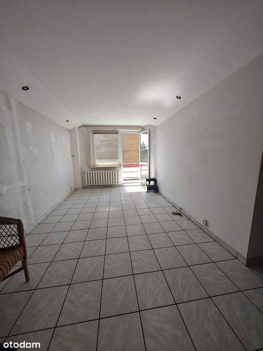 60 m², trzy pokoje, balkon, osobna kuchnia, osobne WC i II piętro