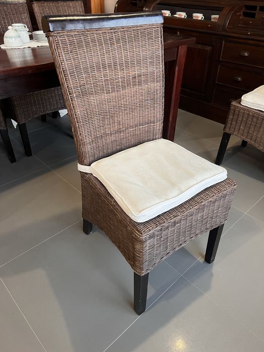 6 Krzeseł foteli z wikliny + stół kolonialny