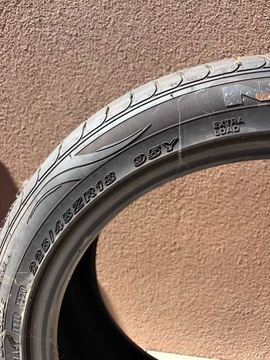 Um pneo Nexen nfera su1 255 / 45z  / r18 / 95y extra load