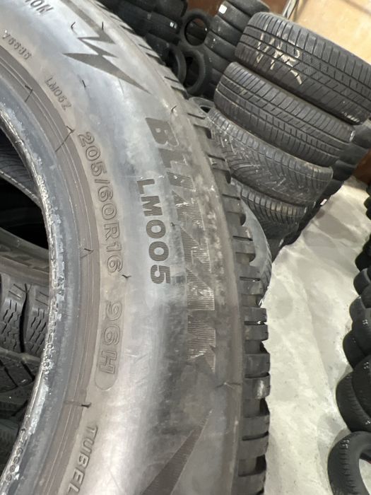 Шини б/у зимові 205/60 16 Bridgestone LM 001