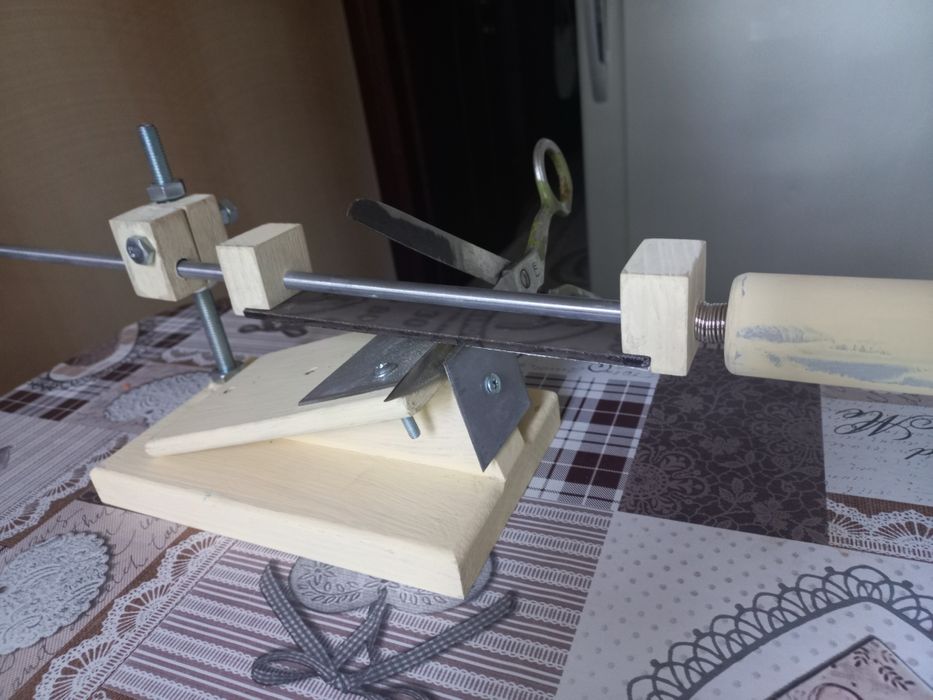 Станок для заточки ножей и ножниц
