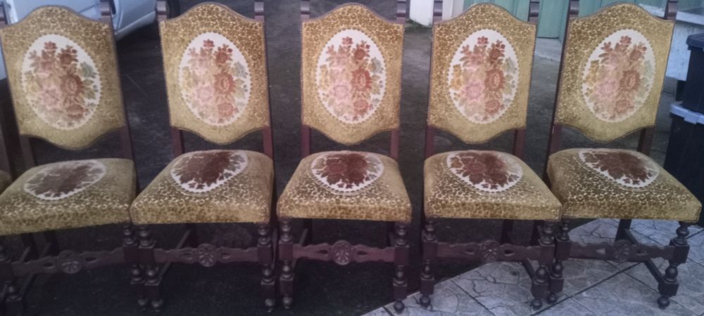 Vendo cadeiras e .mesa rusticas