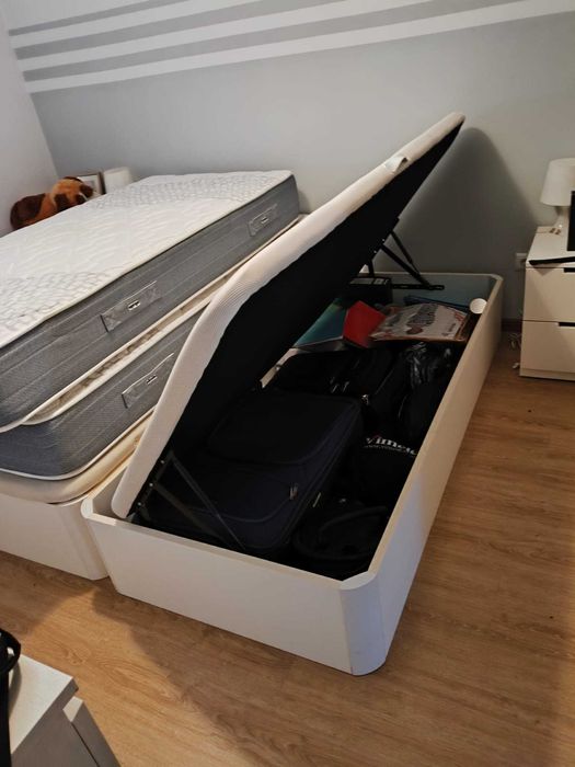 Cama solteiro com arrumação