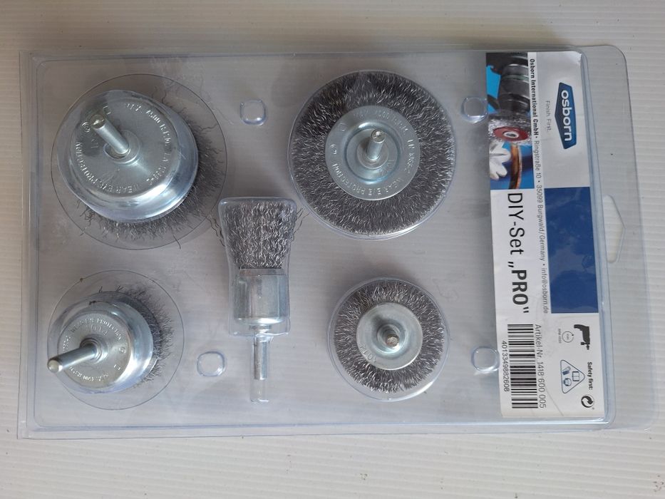 Conjunto de escobas de aço novas