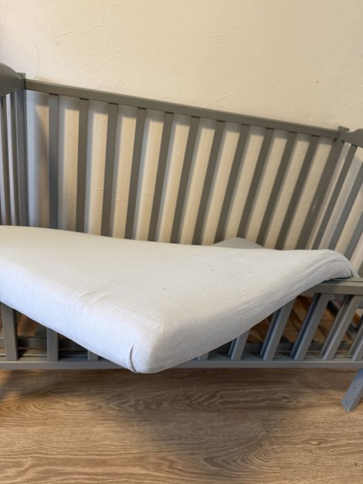 Дитяче ліжко з  буку  сіре