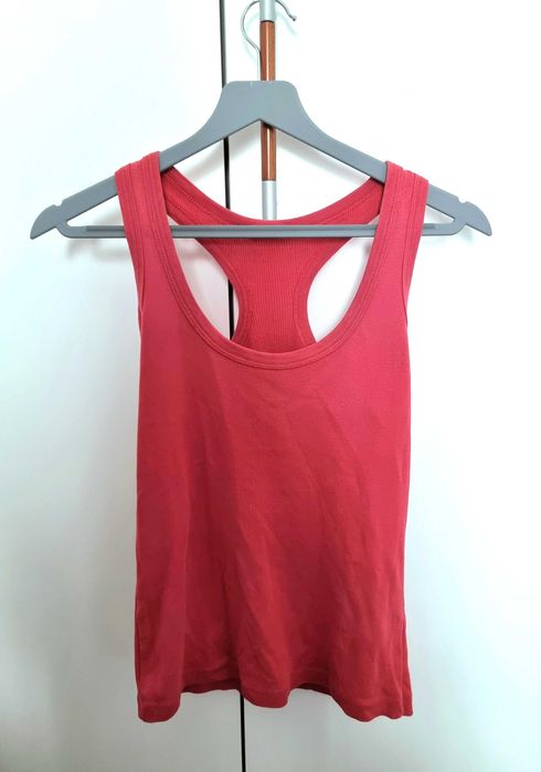 Top em tom cereja, tamanho S