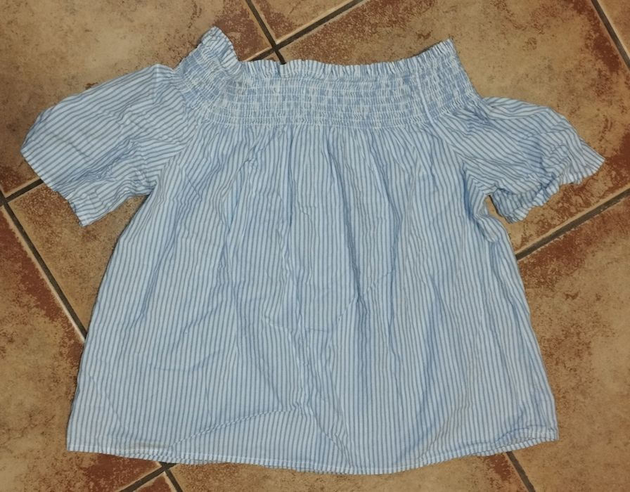 Bluzka typu off shoulder kolor błękitny