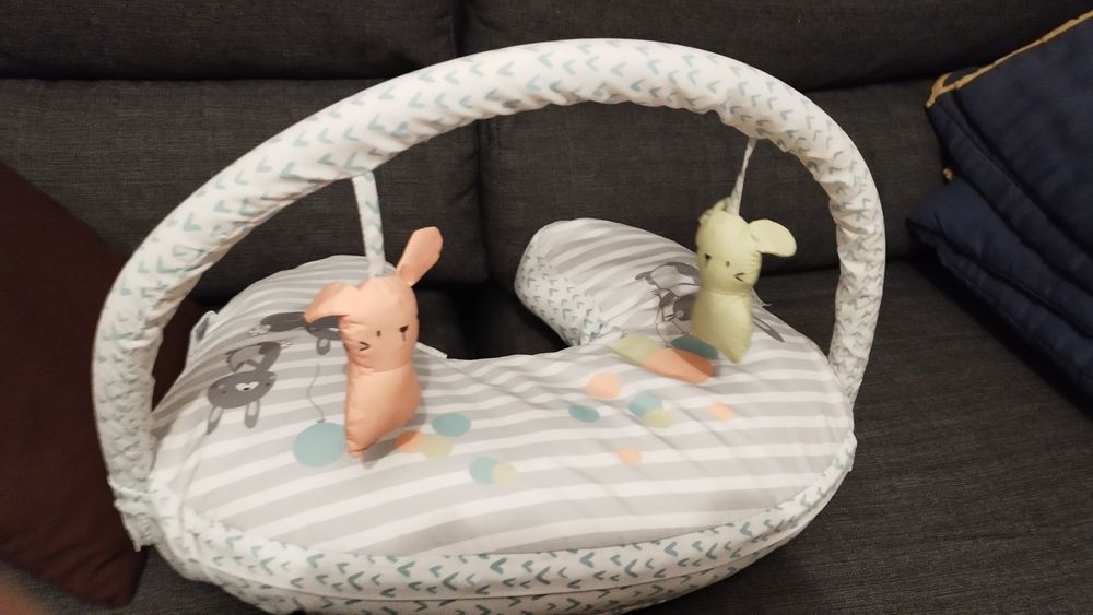 Ingenuity Almofada amamentaçâo Maternal com Barra de Jogos