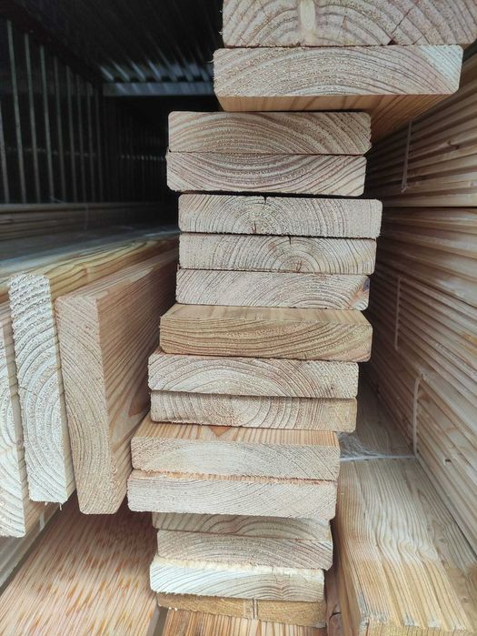 Boazeria, deski elewacyjne, tarasowe sztachety drzwi