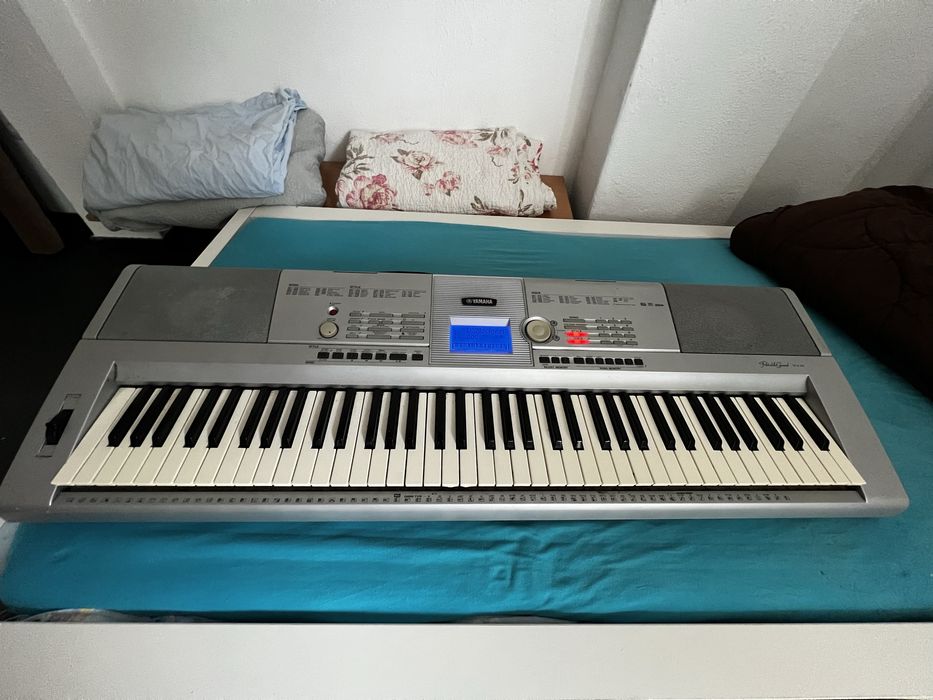 Teclado Yamaha DGX-205 – 76 Teclas Sensíveis ao Toque (Montijo)