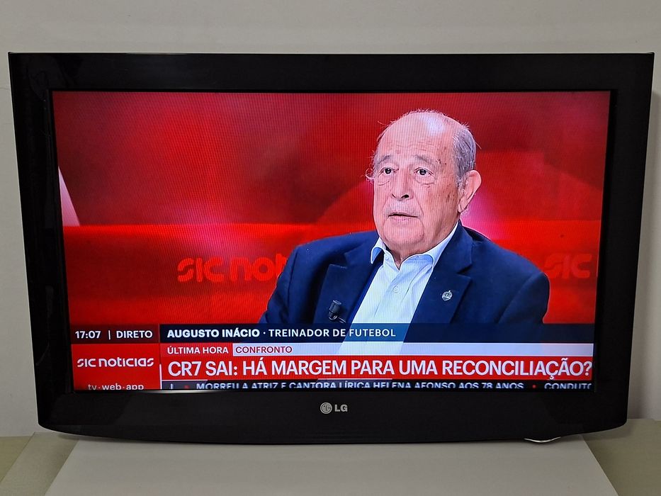 Televisão LCD Marca LG, ecrã grande de 32  Polegadas,  Modelo  32LD320-ZA , Inclui cabo de ligação e Comando Original  LG
