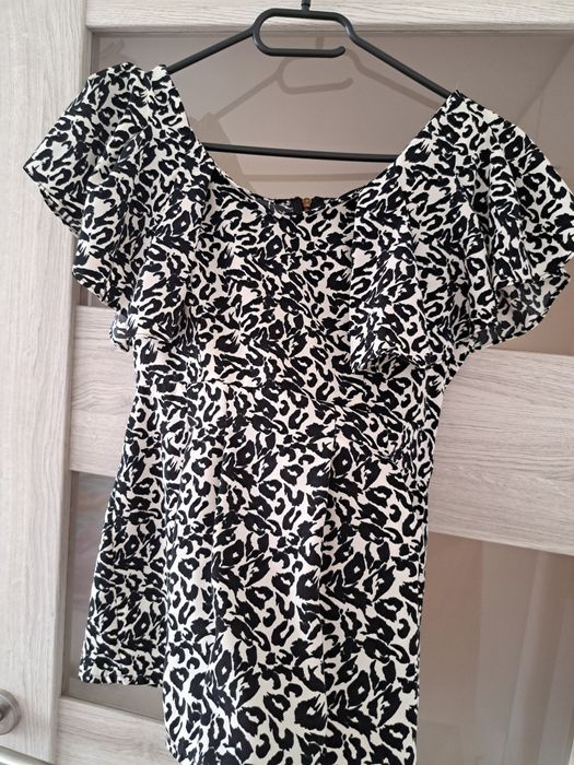 Elegsncka czarno biała bluzka z baskinką w panterkę h&m