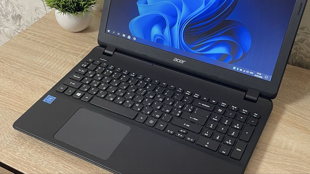 Ноутбук Acer Extensa 2519 / 4 ядра / 3 год. акб / Гарний стан / Готовий до роботи