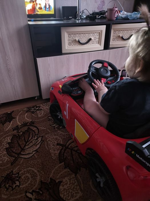 Продам дитячий автомобіль