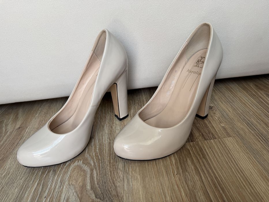 Бежеві туфельки шкіра-лак 38 р