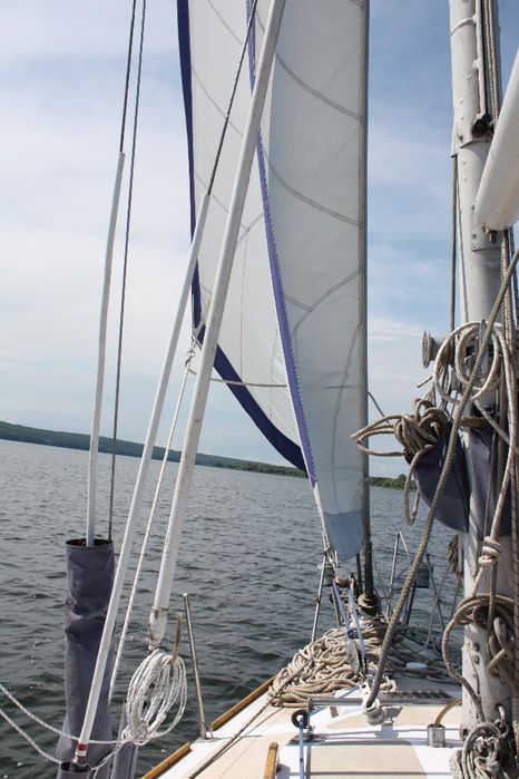 продам вітрильну / парусную яхту