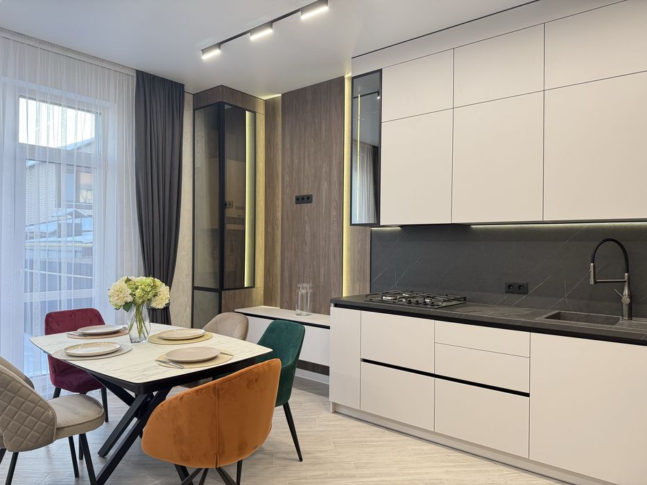 Таунхаус з готовим дизайнерським ремонтом.