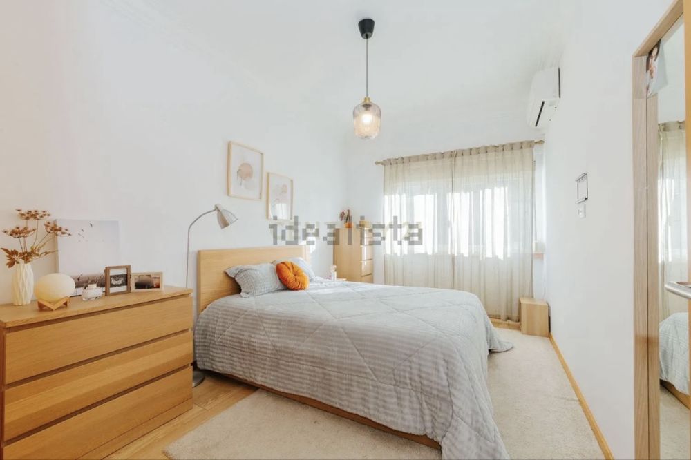 Apartamento T2 em Campo de Ourique, totalmente mobilidado e equipado