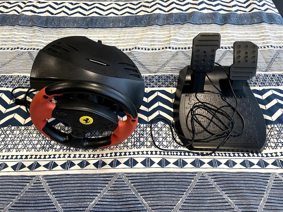 Ferrari Racing Wheel Red legend edition  (RUBBER TEXTURE)
For PS3 & PC