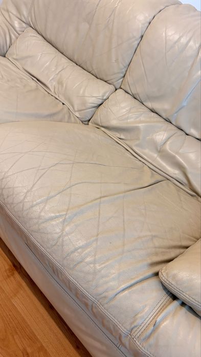 Sofa beje em pele 3 lugares Chateau d’ax