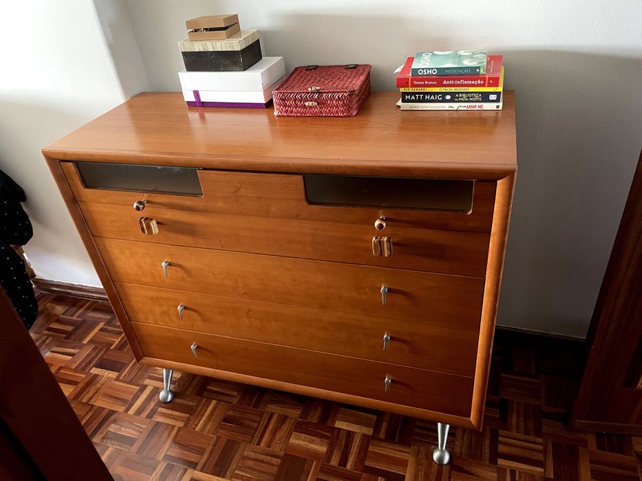 Comoda Revestida em Cerejeira