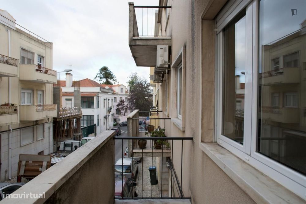 Quarto - localizado em Benfica Lisbon