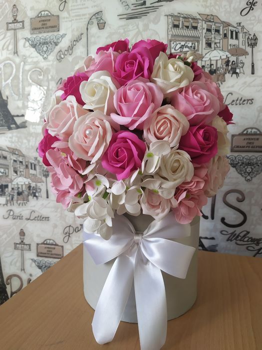 Мыльные розы и гортензия