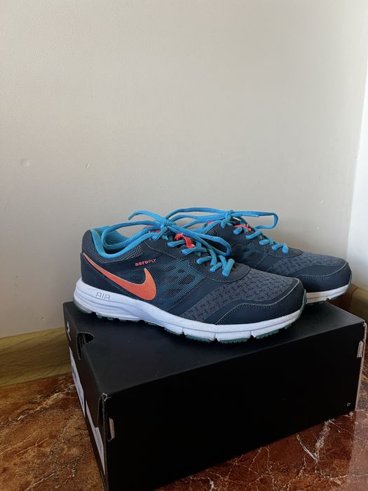 Спортивні кросівки Nike