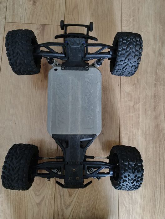 Zdalnie sterowany samochód