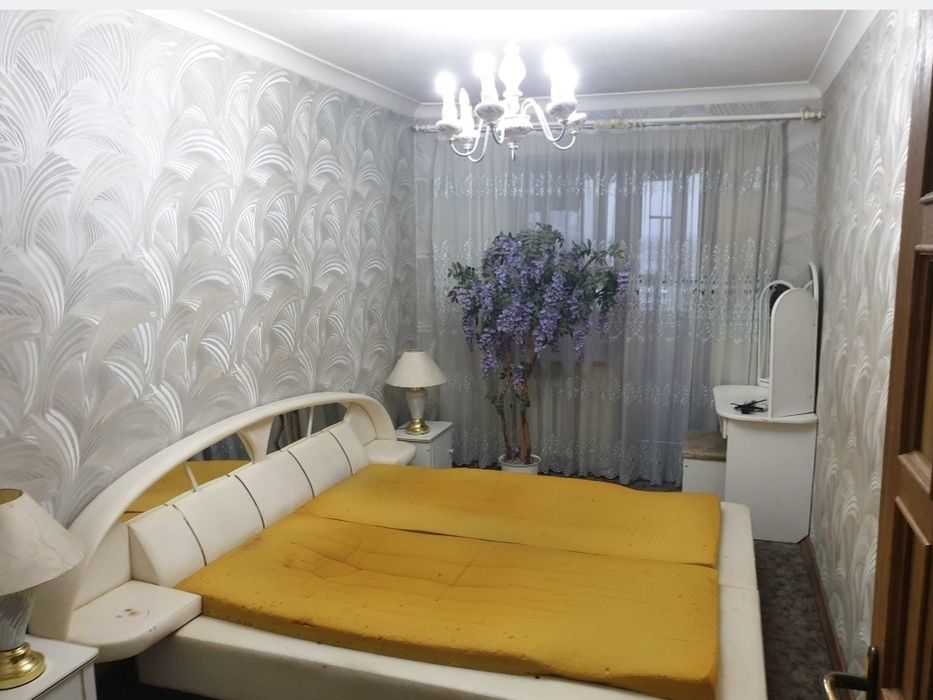 Продам 4-комнатную квартиру в центре
