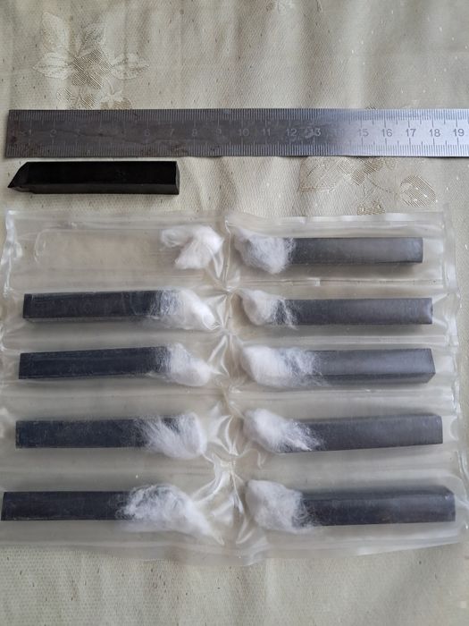 Резцы токарные,оснащенные гексанитом-Р .