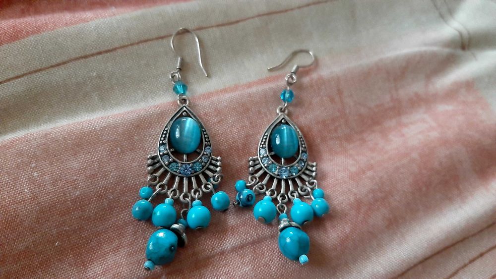 Brincos de pedras azuis